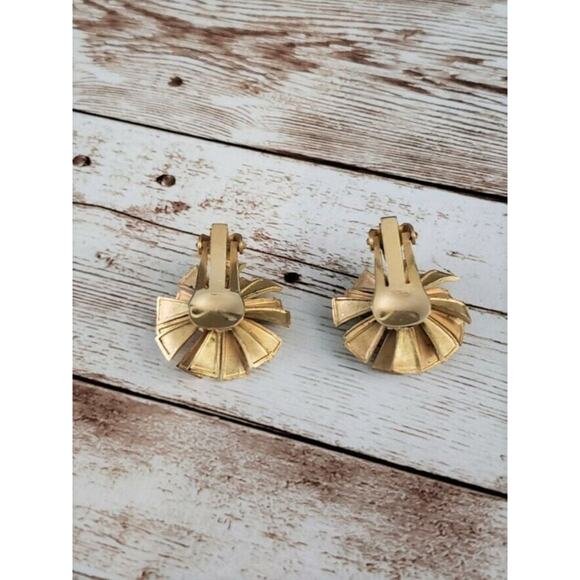 Vintage Clip On Earrings Squared Petal Flower with Faux Pearl Center - Picture 3 of 4